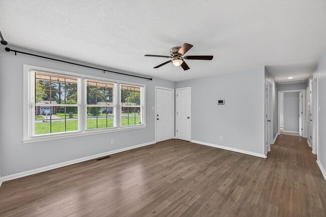 Photo - 2527 Country Club Rd