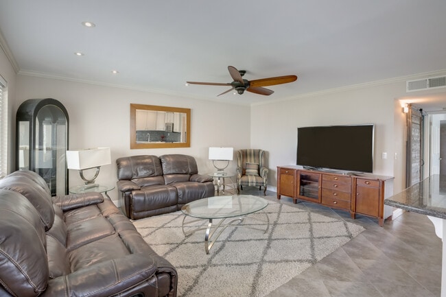 Photo - 510 Flanders K