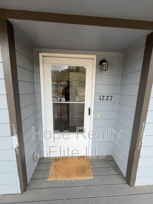 Photo - 1227 N Chestnut St