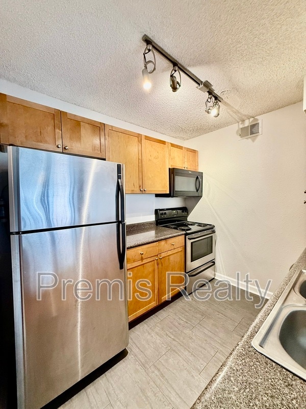 Photo - 2500 Winding Creek Blvd