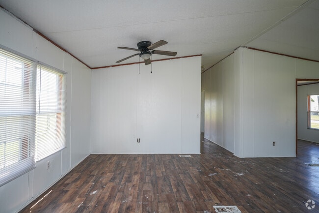 4BR, 2BA - 1,417SF - Dining Room