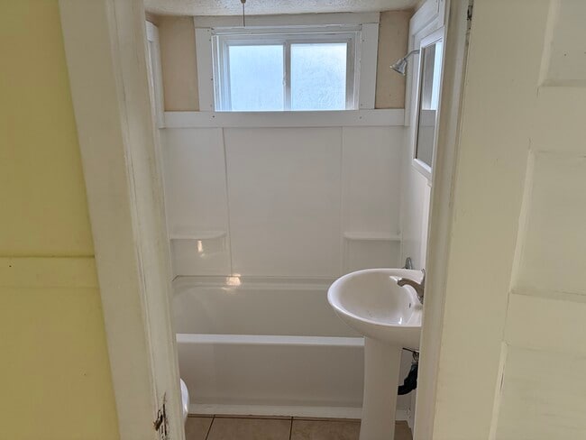 442 N 10th Ave Unit Downstairs