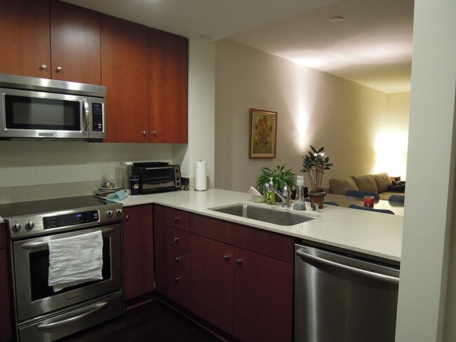 Building Photo - 585 9th St Unit 553