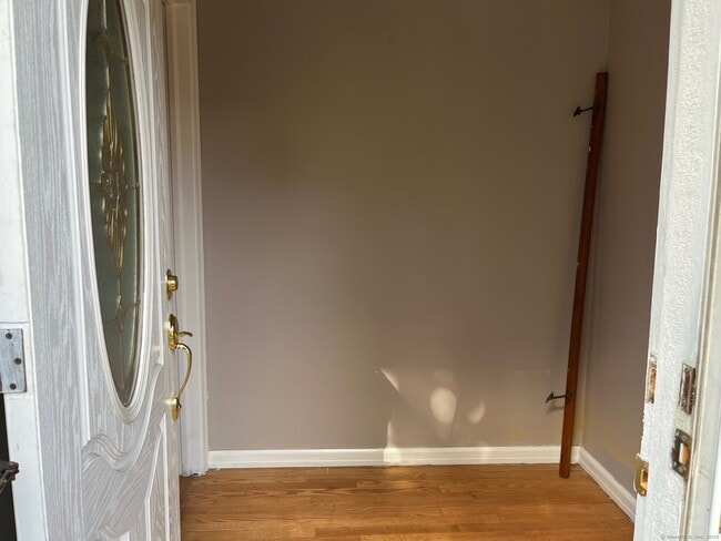 Photo - 195 Valley St