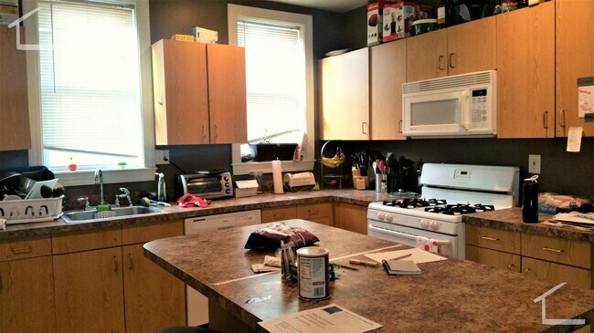 Building Photo - Great price! Allston 6bed/3bath near the B...