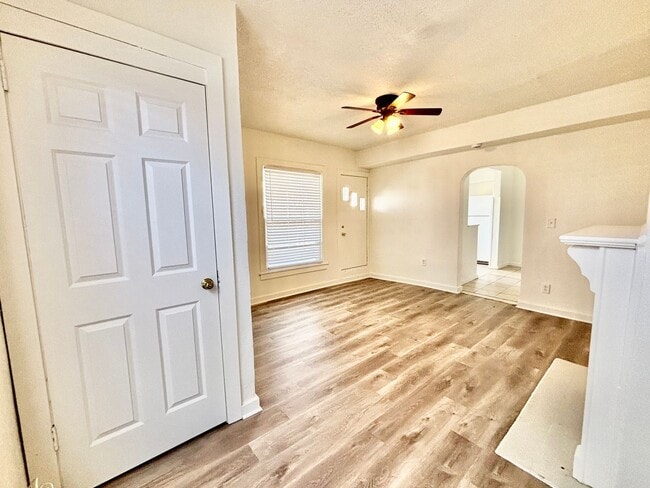 Photo - 3810-3812 Central St. Unidad 3812-2