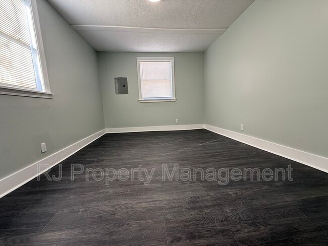 Photo - 61 S Parkway E