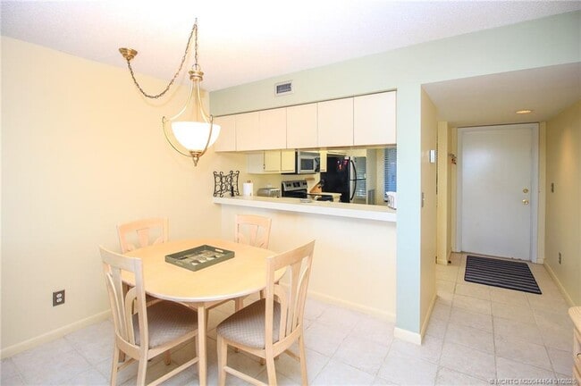 Photo - 4540 NE Sandpebble Trce Unit 105