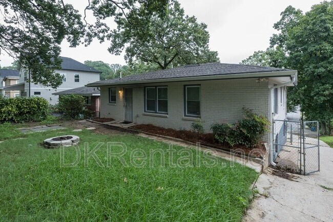 Photo - 257 Barfield Ave SW