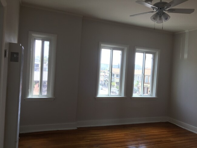 Photo - 1759 Hillhurst Ave Unit #7