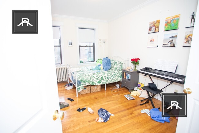 Photo - 27 Glenville Ave Unidad 8
