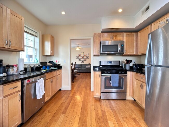 Photo - 74 Brooks St Unit 2
