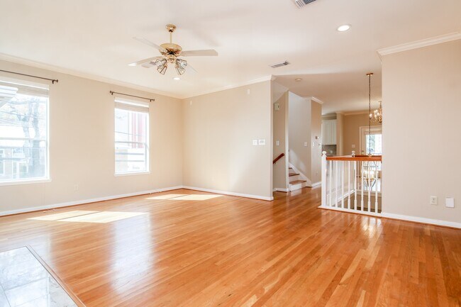 Photo - 1414 Crocker St
