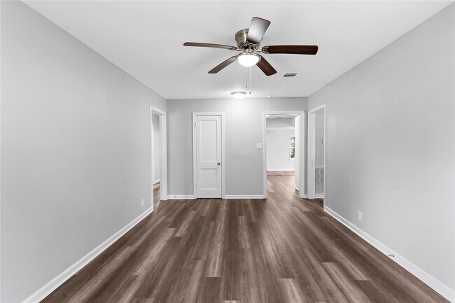 Photo - 1104 Southampton Dr