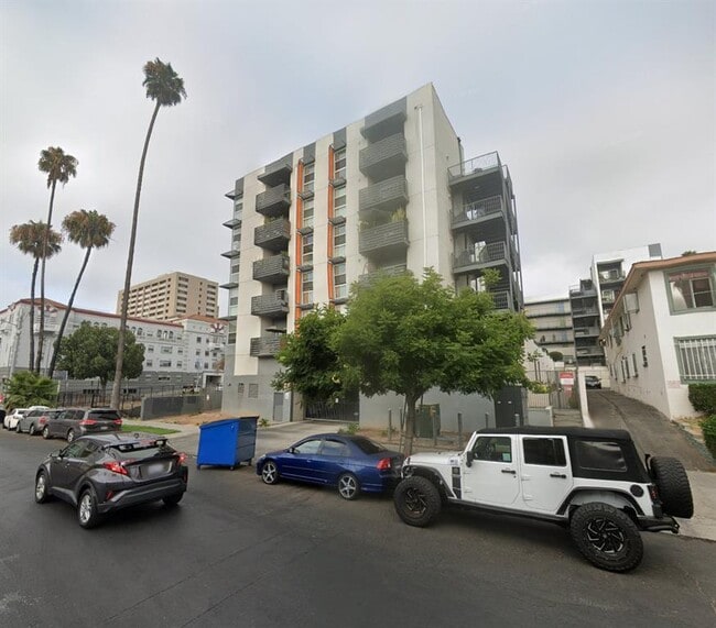 Photo - 540 Normandie Ave Apartamento