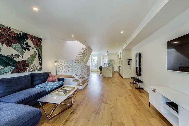 Photo - 25 U St NE Unidad 2