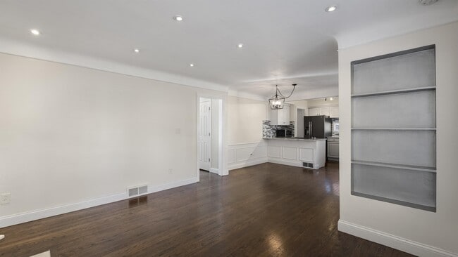 Photo - 2626 Windemere Rd