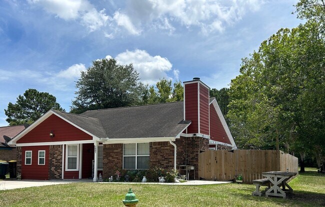 Building Photo - Forest Ridge off Middleground Road Rental