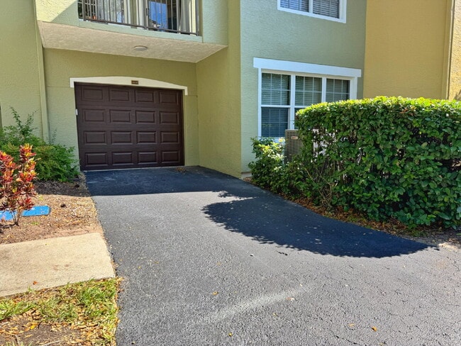 Photo - Las Palmas! 2 Bedroom | 2 Bathroom | Garage! Unit 117