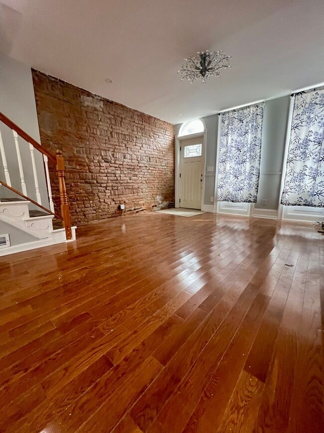 Building Photo - Stunning 4-Bedroom Townhome in the Heart of Fishtown! Available NOW!
