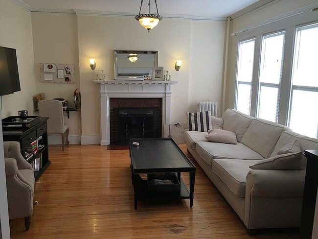Building Photo - 84 Prescott St Unit 3