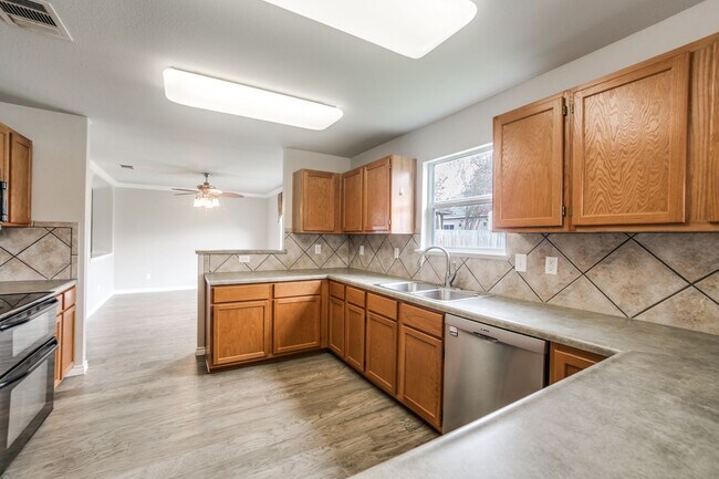 Photo - 4 Bedroom/2 Bath Wildhorse Subdivision