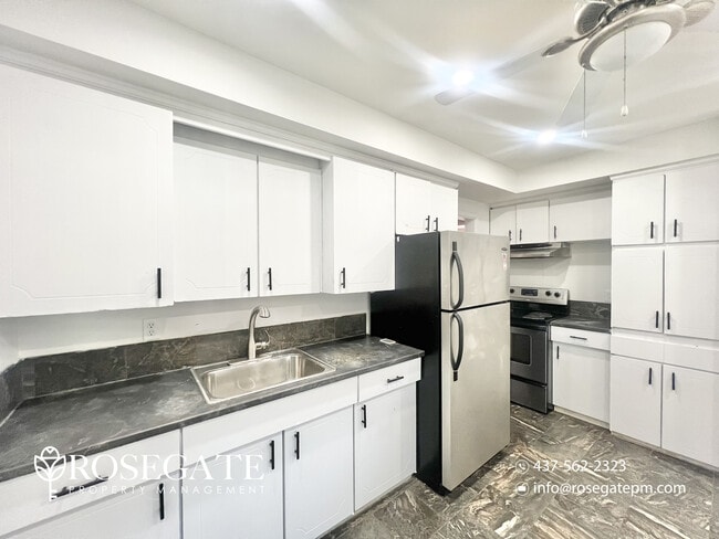 Photo - Charming 3-Bedroom Detached Home with 2 Parking Spaces in London Unit 1