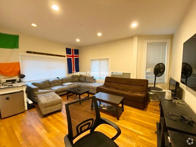 Building Photo - 38 Calumet St Unit 2 Rental