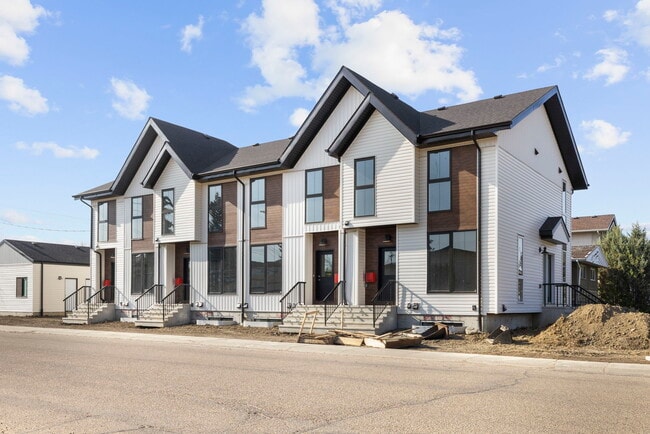 Building Photo - 16210-1103A 103a Ave NW Unit 16216 Upper