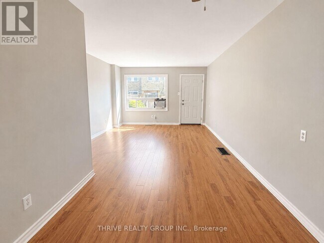 Photo - 159 Toulon Crescent