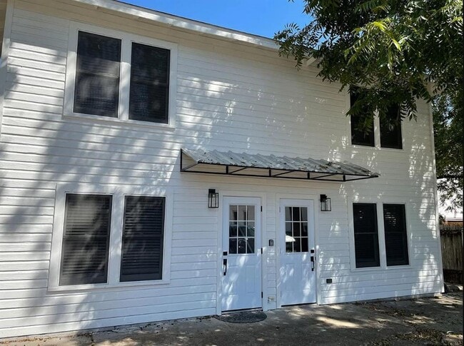 Photo - 110 E 30th St
