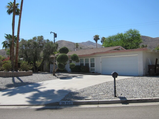 Building Photo - 39220 Karen St Rental