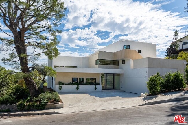 Photo - 2501 Banyan Dr