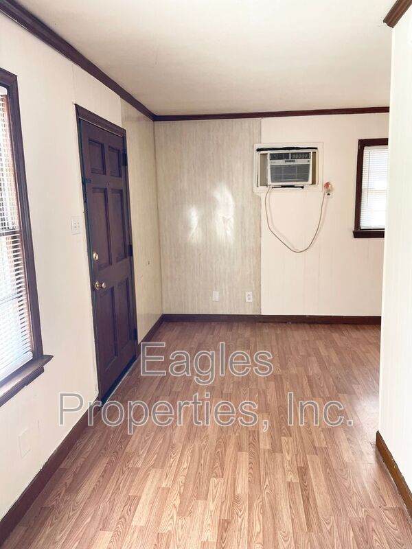 Photo - 400 N Taylor St