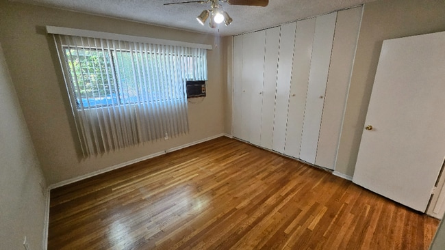 Photo - 8315 Clinton Ave Unidad 5