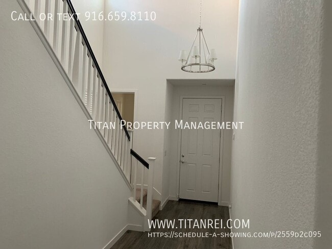 1033 Oakbriar Cir