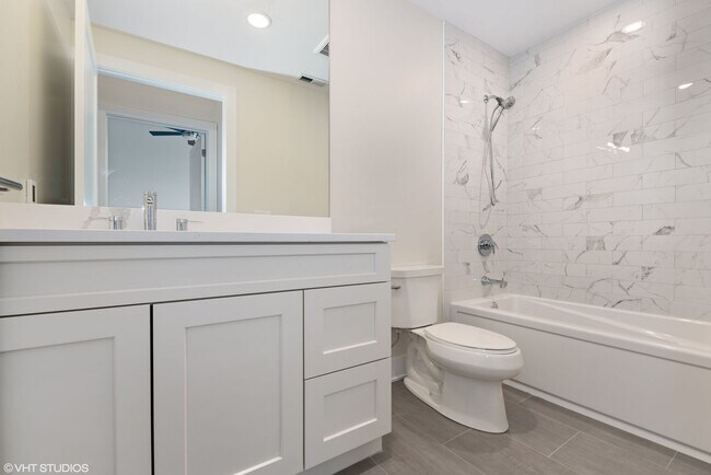 Photo - Beautiful 3 Bed 2 Bath Duplex unit in Heart of Lincoln Square Unit 205