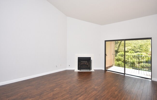 Photo - Cozy Upstairs Unit with Greenbelt View!