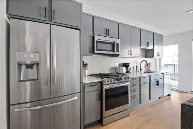 District Co-Living (Furnished Rooms)