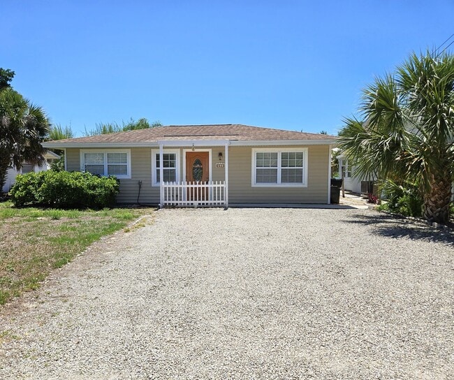Building Photo - Annual Unfurnished 3 Bedroom 2 Bathroom Home in Nokomis!