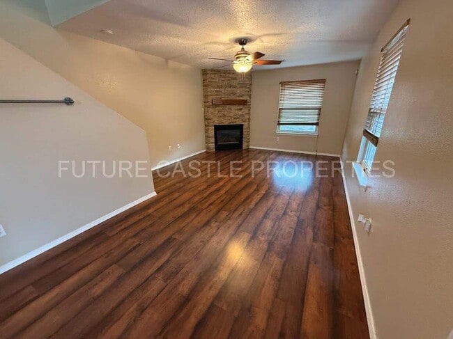 Photo - 6315 La Habra Ln NE