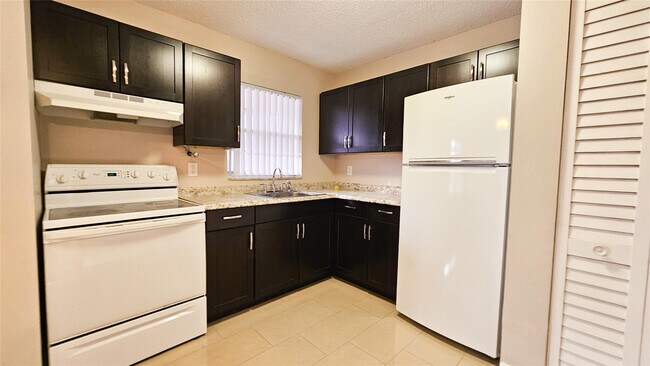 Photo - 416 Lakeside Dr