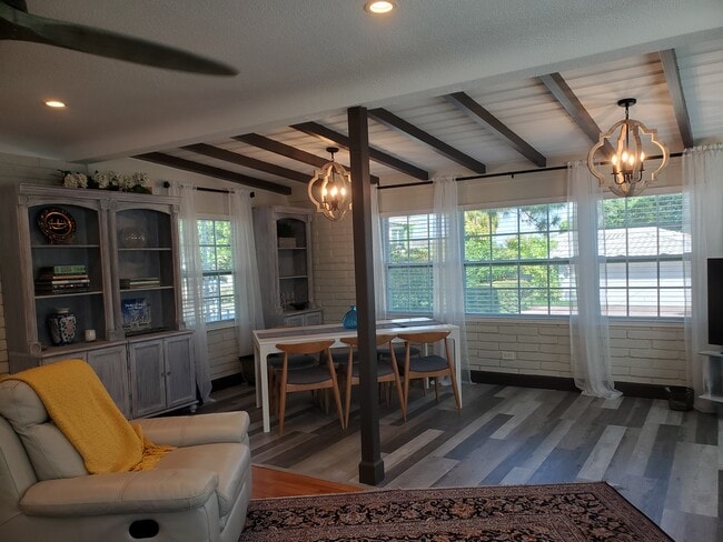 Photo - 347 Ling a Mor Ter S