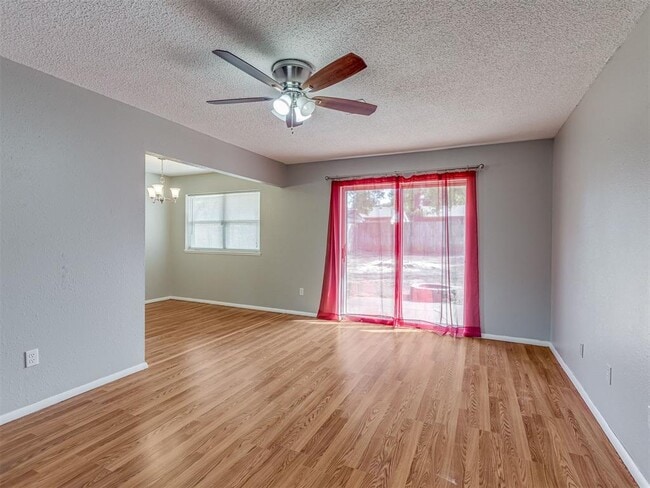 Photo - 724 Red Oak Terrace