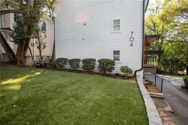 Photo - 704 Durant Pl NE