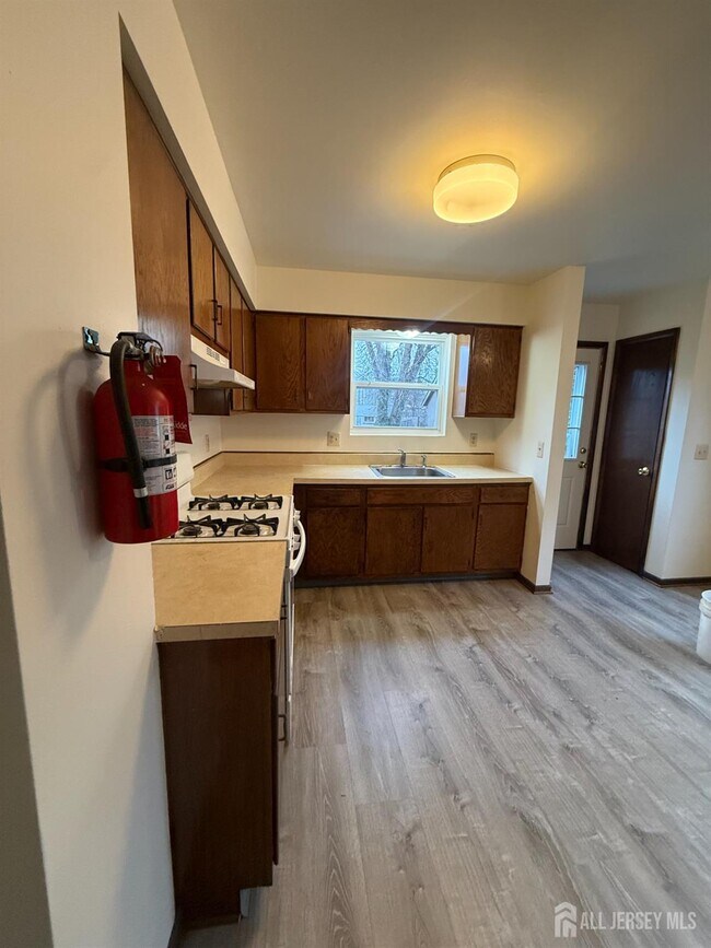 Photo - 710-712-712 Drake Ave