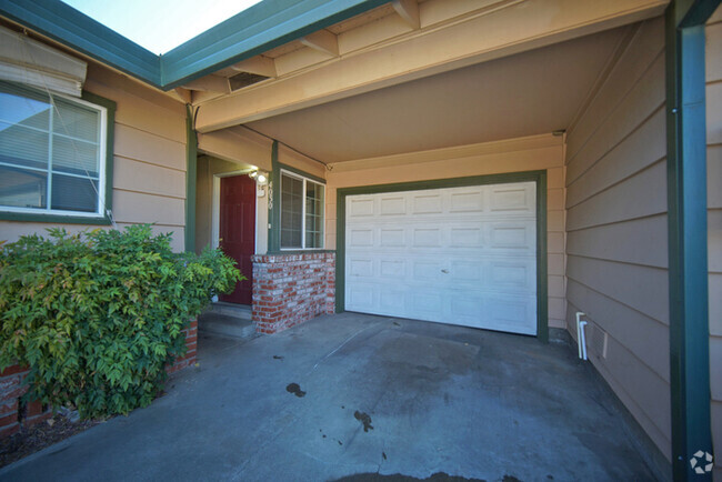 Building Photo - Charming 2-bedroom 1-bathroom in Carmichael! Rental