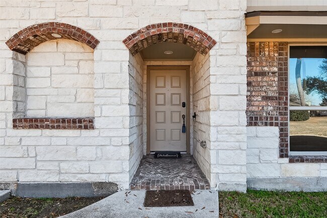 Photo - 17634 Huntersglen Cir