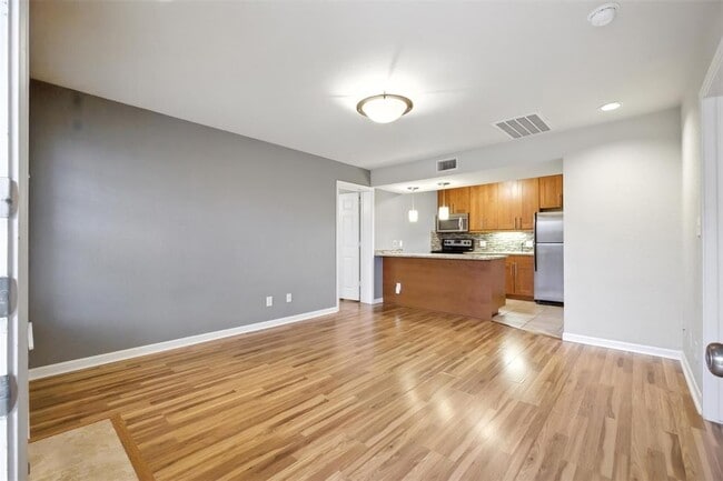 Building Photo - 7685 Northcross Dr Rental
