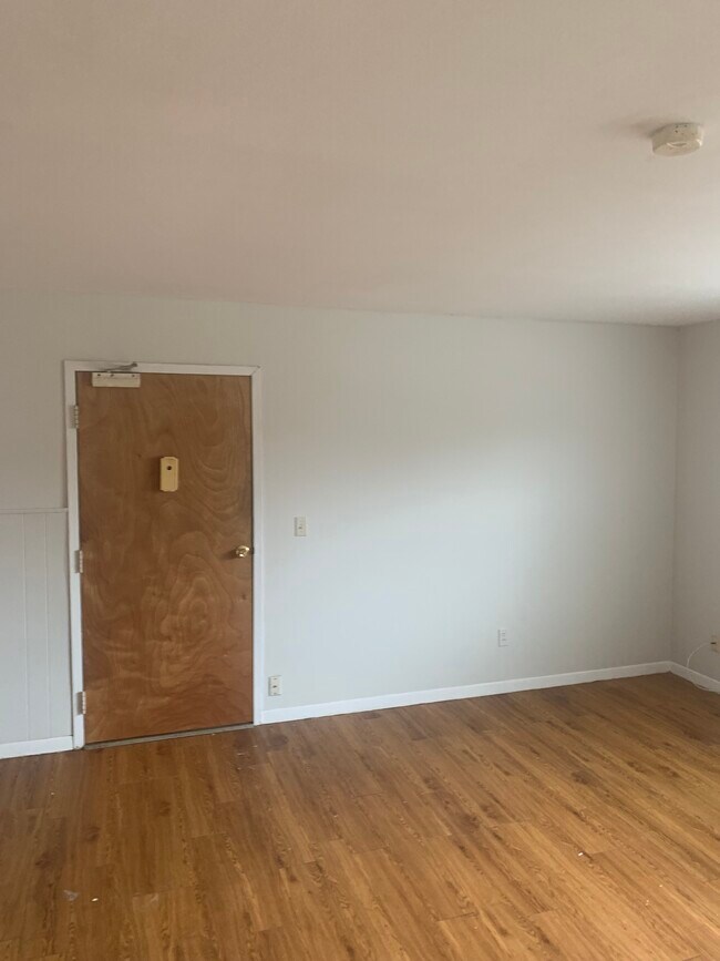 81 Briarwood Ln Unit Oakwood condo Condo for Rent in Branford, CT